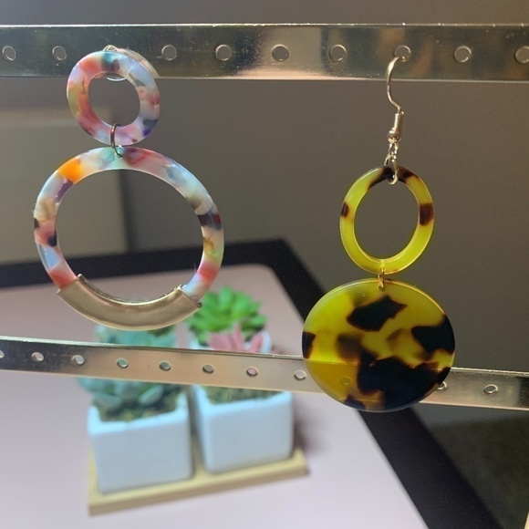 SALE💚 any 3 for $18 💚 Tortoise Marble  Acrylic Statement Earrings - Picture 1 of 3